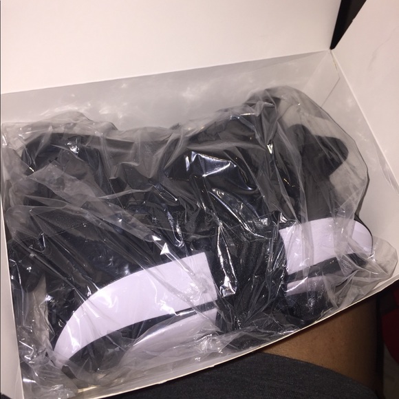 Virtual Reality Viewer - Picture 2 of 3